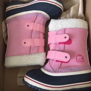 New Sorel Waterproof pink boots size 13